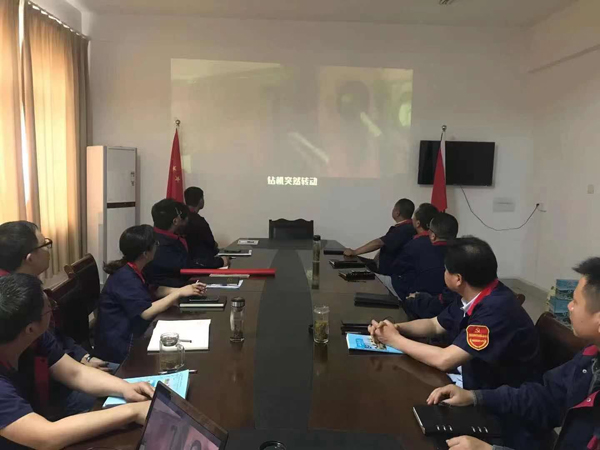 第二建筑工程事業(yè)部召開“強(qiáng)化意識(shí)、防控風(fēng)險(xiǎn)”動(dòng)員會(huì)